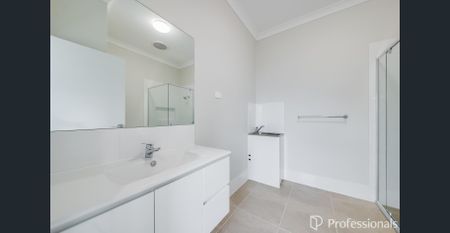 Light, Bright & Modern - Photo 4