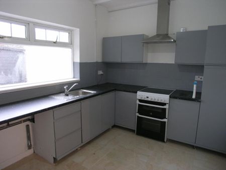 2 bedroom semi-detached house to rent - Photo 2