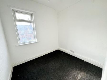 3 bedroom end of terrace house to rent - Photo 4