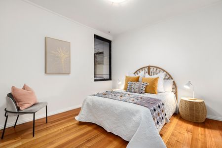 VIBRANT 2 BEDROOM! - Photo 2