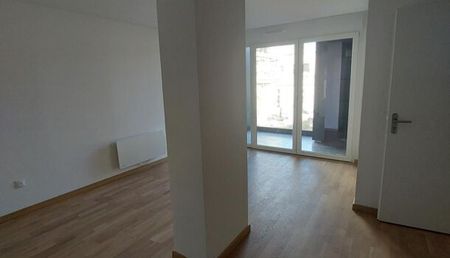 Appartement 1 pièces 41m2 REIMS 620 euros - Photo 2