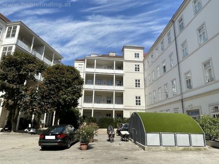 sanierte Altbauwohnung mit großer Loggia - Photo 3