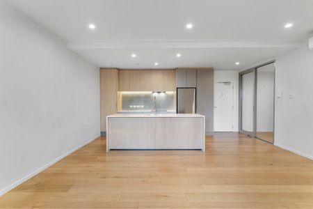 Luxury Apartment - Unbeatable Location - Photo 2