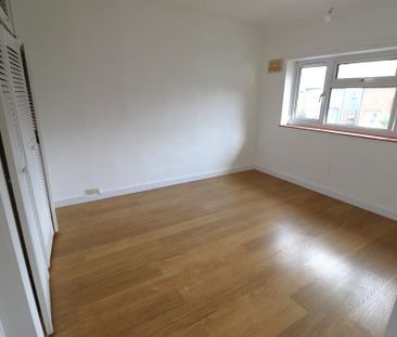 3 bedroom end of terrace house to rent - Photo 4