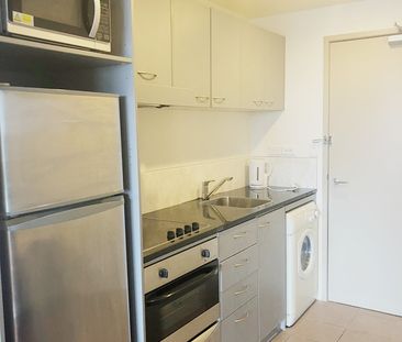 Popular Imperial Gardens apartment is waiting for new occupants! - Photo 4