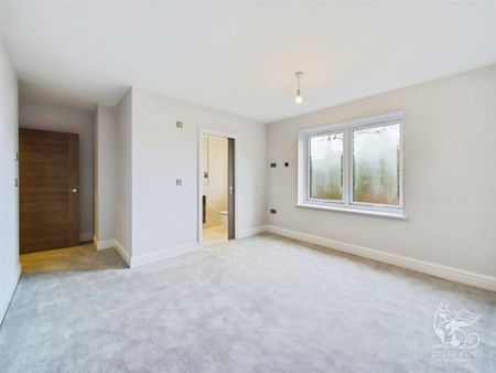 St Marys Lane, Upminster, RM14 - Photo 4