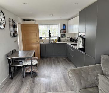 2 bedroom end of terrace house to rent - Photo 4