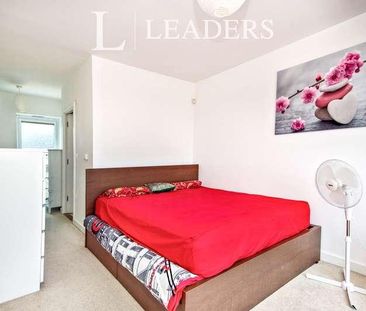 Charlock Close, Harold Wood, RM3 - Photo 5