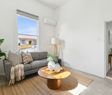 Newly renovated one bedroom flat with parking - Photo 4