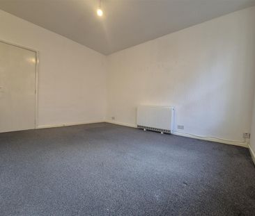 1 Bed Flat - Photo 1