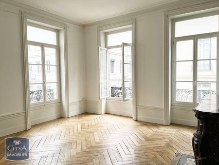 Location Appartement 4 pièces 89m² ST ETIENNE 42000 - Photo 3