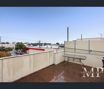 Gem in the heart of Dromana with rooftop terrace! - Photo 5