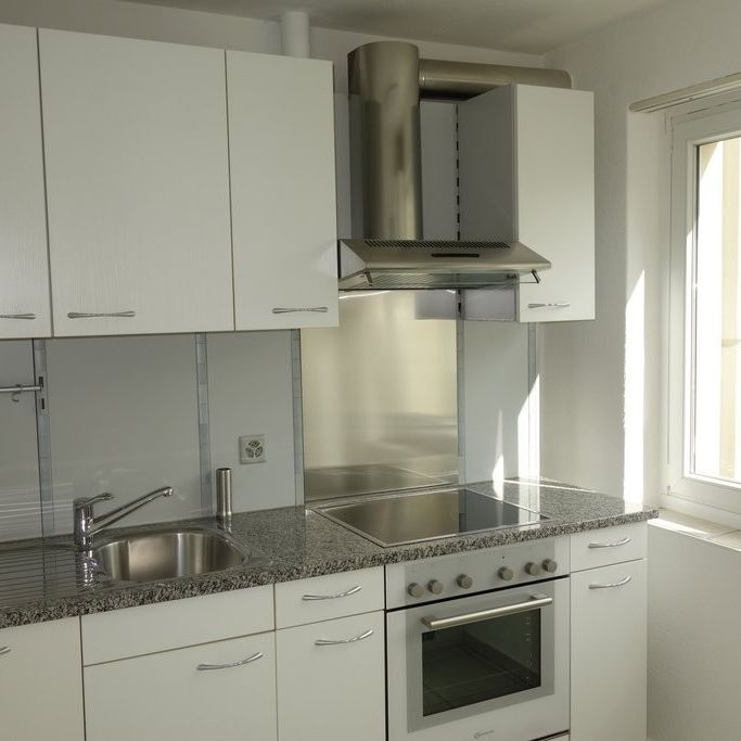 Zentral gelegene Wohnung mit grossem Balkon - Foto 1