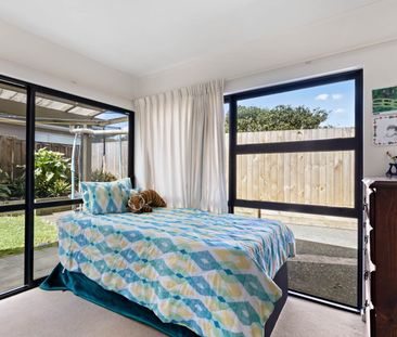 Modern 2-Bedroom Unit for Rent in Desirable Half Moon Bay - Photo 3