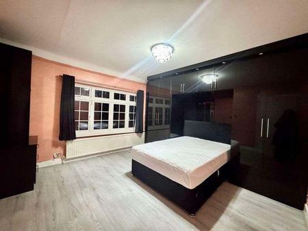 Hillingdon Hill, Uxbridge, UB10 - Photo 4