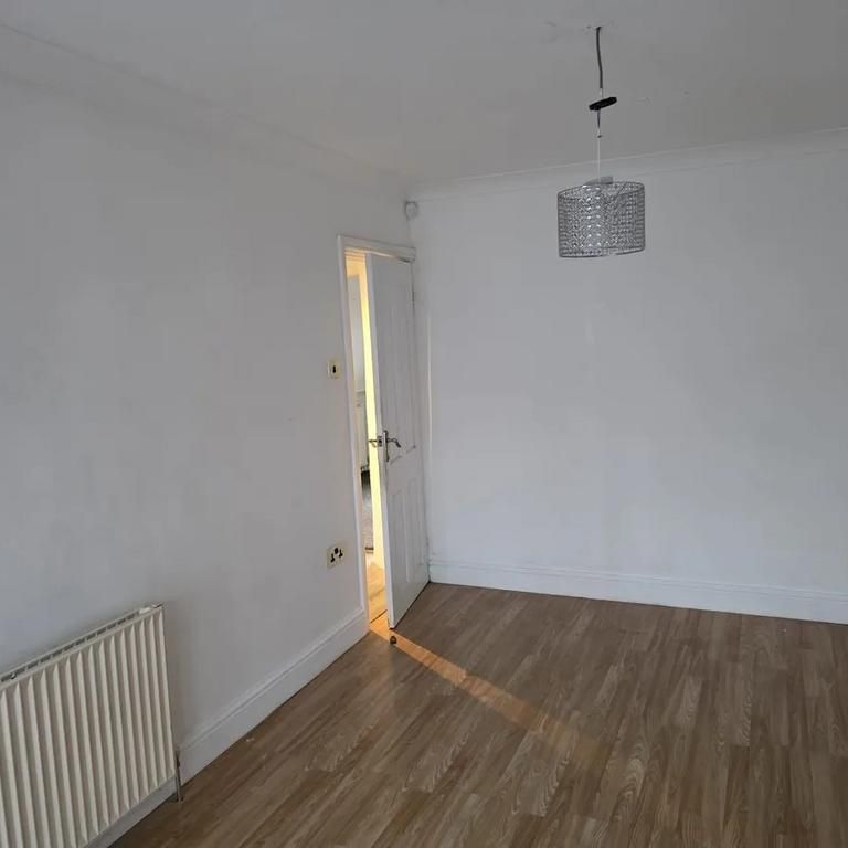 4 bedroom detached house to rent - Photo 1