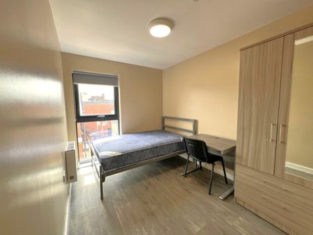 4 Bed Flat, Hepburn Road, BS2 - Photo 4