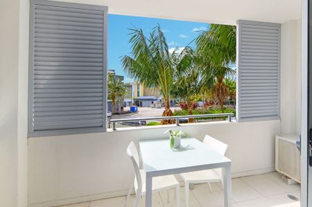 FULLY FURNISHED 1 BEDROOM APARTMENT- LOCATED CLOSE TO BOND UNI IN VARSITY LAKES - Photo 4
