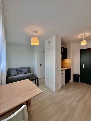 Location Appartement 1 pièce 19m² ROSIERES PRES TROYES 10430 - Photo 3