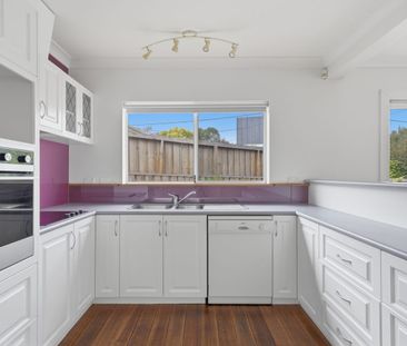 Spacious Family Home Versatile Living and Outdoor Appeal - Photo 5