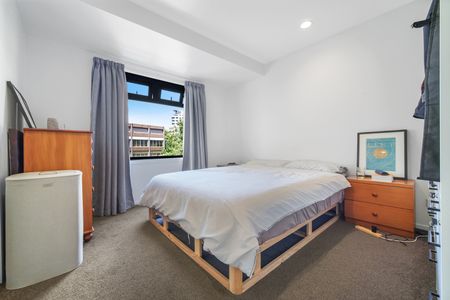 Sunny, Spacious CBD Living - Photo 5