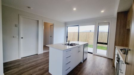 Stunning Family Home - Photo 3