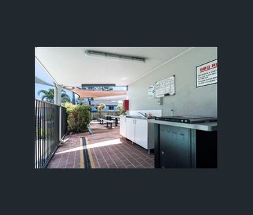 A luxury New Renovated Modern Three-Bedroom Townhouse . - Photo 6