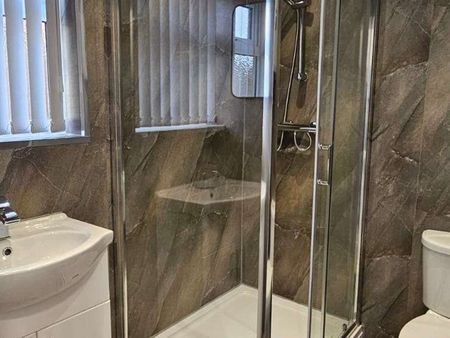 Newly Refurbished 4-Bed House Share In L21! Room 3 - Photo 5