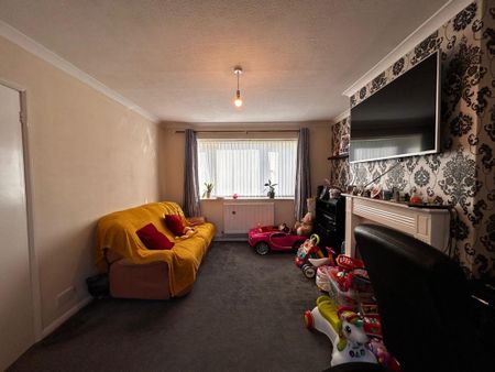 3 bedroom semi-detached house to rent - Photo 2