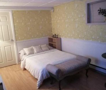 Batcheleur Grand 2 1/2 , Entièrement meublé, clé en main ! (Secteur... - Photo 1