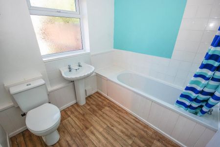 3 bedroom terraced house to rent - Photo 2