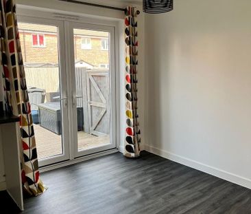 3 bedroom semi-detached house to rent - Photo 2