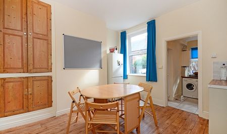 4 bedroom property in a great location - Photo 4