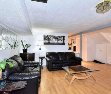 For Lease - 212 Beechy Drive, Richmond Hill, Ontario - Photo 2