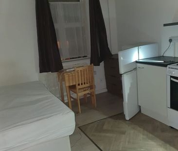 Studio Flat, Cyprus Road, N3 - Photo 5