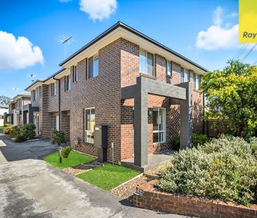 MODERN TOWNHOUSE IN QUIET COMPLEX! - Photo 3