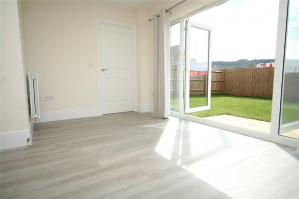 Cowslip Close, - Photo 1