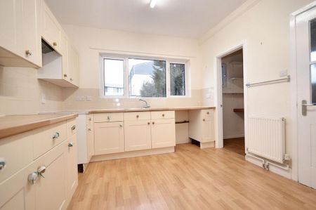 4 bedroom detached house to rent - Photo 5