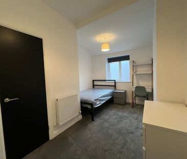 4 bedroom terraced house to rent - Photo 3