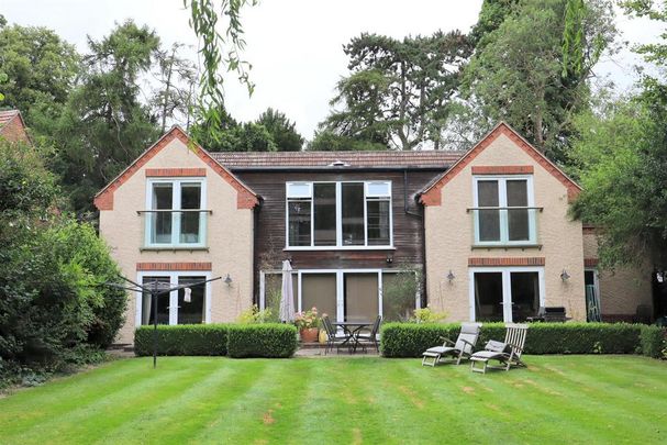 4 bedroom detached house to rent - Photo 1