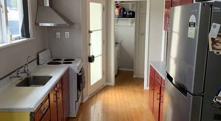 3 Bedrooms in St Andrews - Photo 3