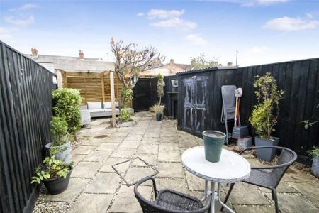 2 bedroom terraced house to rent - Photo 4