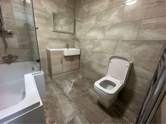 Slough, Berkshire, SL1 - Photo 1