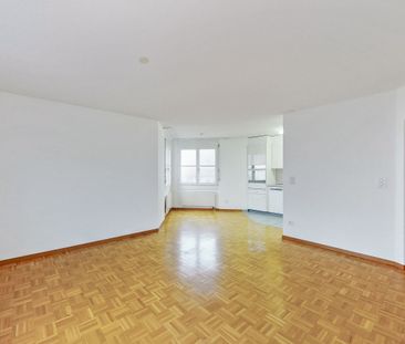 A great apartment with a seating area is waiting for you! - Photo 1