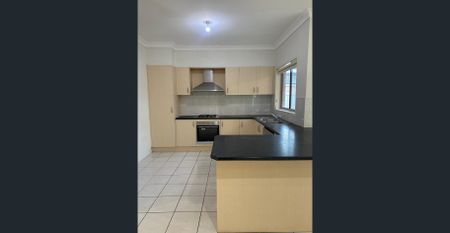 Spacious & Modern 5 Bedroom Home in Prime Location! - Photo 5