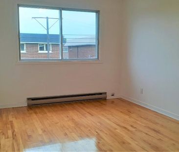 N-Rosemont Près Anjou/St.Léonard 4.5 au 2e Étage Triplex - Photo 1