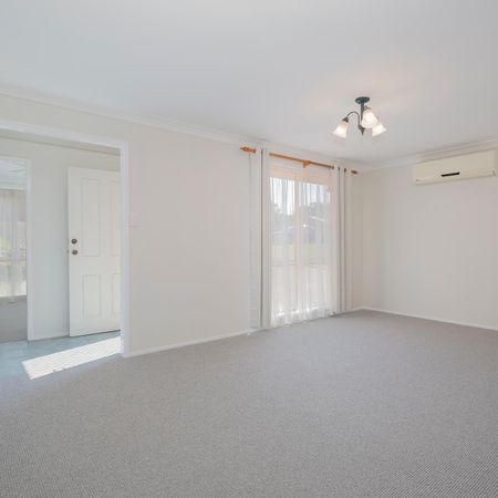 14 Finch Close - Photo 2