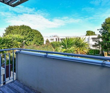 Addison Park's Trendy Townhouse - Photo 3