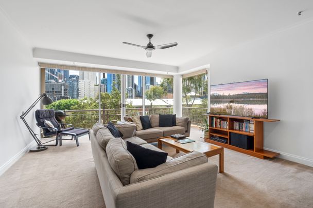 Southbank's Best: Large Fully Furnished 3-Bedroom with Stunning Views - Photo 1