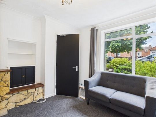 1 bedroom in a house share to rent - Photo 1